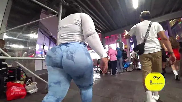 Thick Latina Shows Off Her Huge Ass
