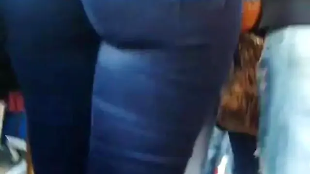 Curvy Latina Shows Off Her Huge Ass Close Up