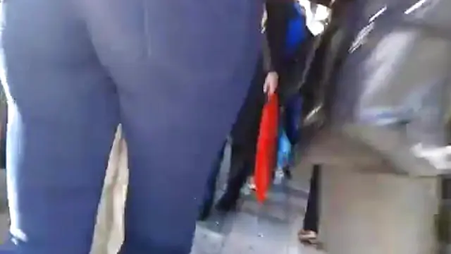 BUNDA ENORME VISTA DE PERTO.