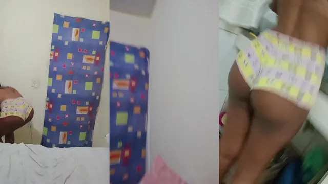 Ebony Amateur Films Herself During Live Cam Show