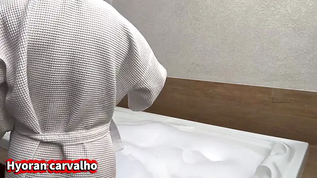 Japinha safada dando de quatro pra negão roludo