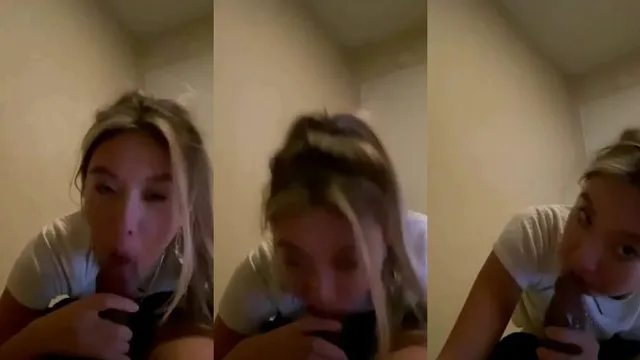 Gostosa chupando pau enquanto massageia o grosso