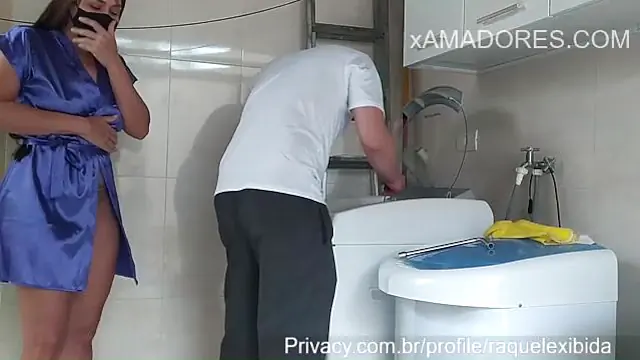 Casada e Puta Raquel Exibida Fodendo com Técnico!