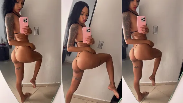 Horny Amateur Brunette Shows Off Nude in Bedroom Mirror