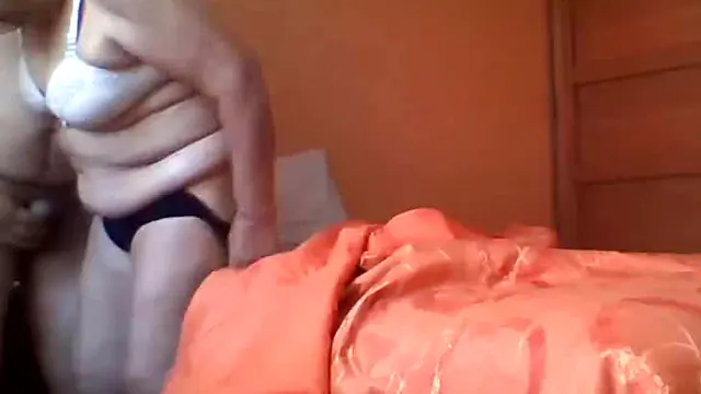 Putita madura follando y mamando polla