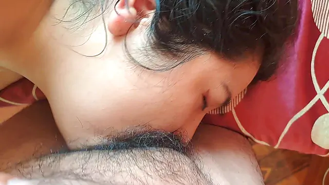 Putita expera mamando polla del novio