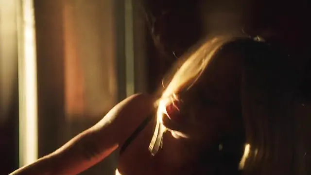 Bruna Griphao sendo prostituta  ativa em serie Jogada de Risco