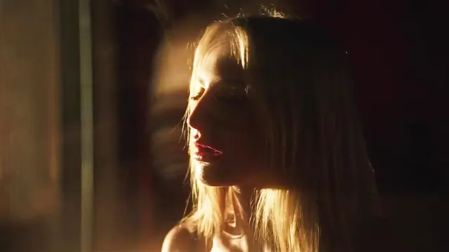 Bruna Griphao sendo prostituta  ativa em serie Jogada de Risco