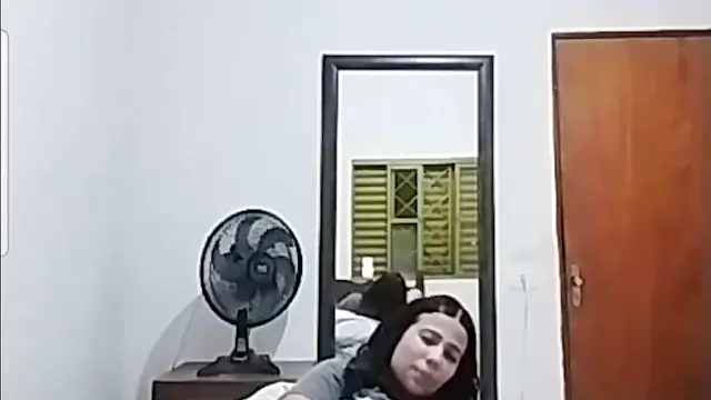 Novinha mostrando tudo no Omegle