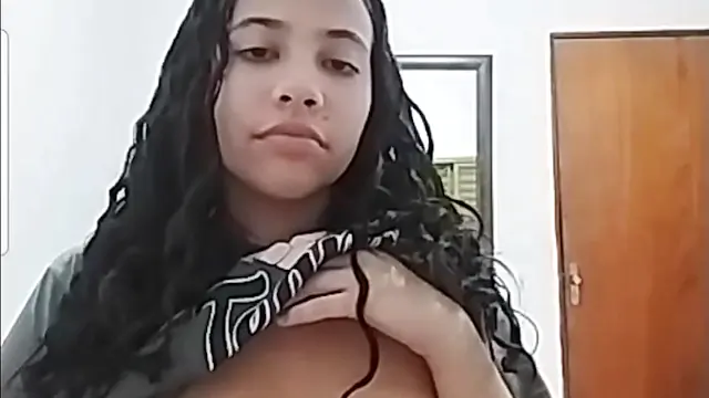 Novinha mostrando tudo no Omegle