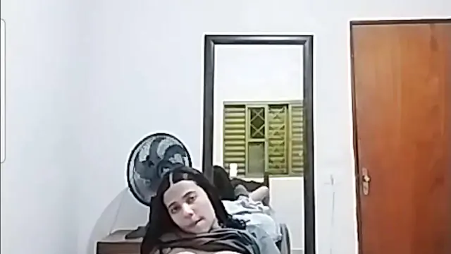 Novinha mostrando tudo no Omegle