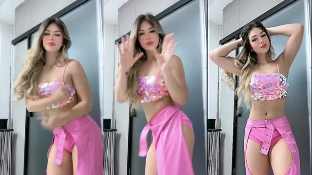 CADA VEZ QUE VEJO A MELODY DANÇANDO ASSIM REBOLANDO O RABO FICO DE PAU DURO