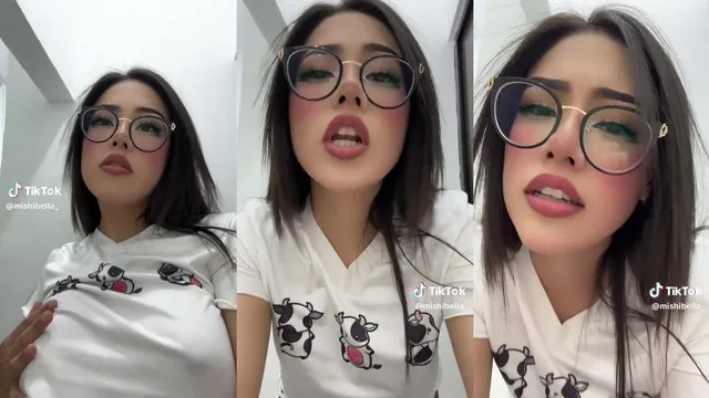 Slim Amateur Babe Flashes Her Ass and Twerks for the Camera