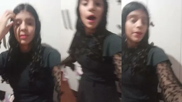 Gotica estranha caiu na net ficando peladinha