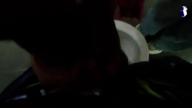 En los baños del parque público