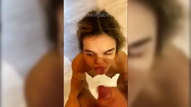 anãzinha tarada Mini Gabys no boquete amador