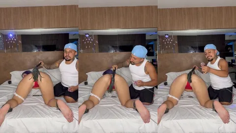 Belle Belinha levando chicotada na buceta