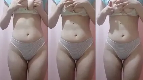 Branquinha peituda tímida se gravando mostrando seus lindos peitos