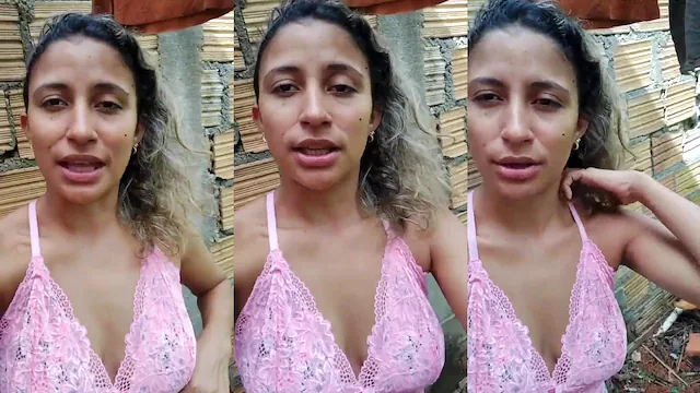 Safada casada se gravando mijando em pé com tesão