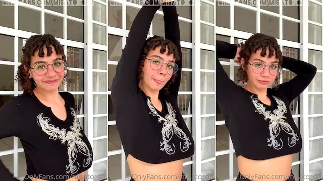 Peituda e bucetuda se exibindo todinha pra câmera