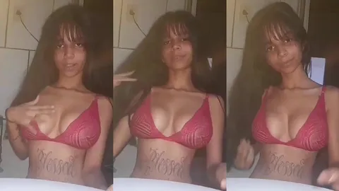 Ninfeta maconheira peituda se filmando pegando nos peitos