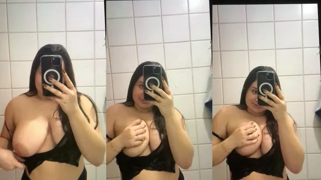 Maria Julia mostrando seus fartos e belos seios cheia de tesão