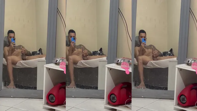 Horny Amateur Masturbates in Steamy Solo Session