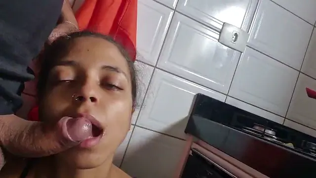 Vazou video mamando gostoso na cozinha