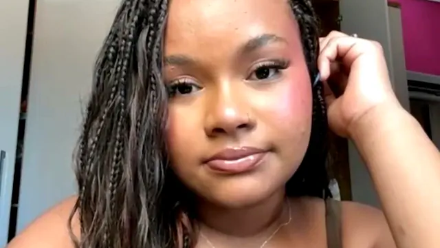 Novinha morena do peitão enorme