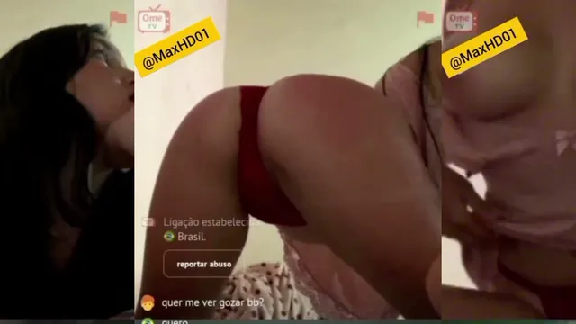 Novinha mostrando tudo