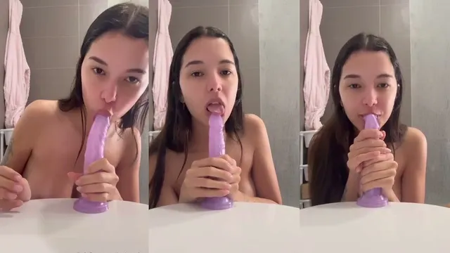 Em casa, a Paty se diverte sozinha na cama