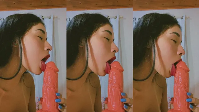 Morena gostosa brincando com consolo na buceta e no cu