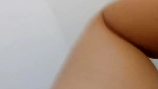 Rabuda putinha piscando o cuzinho na live