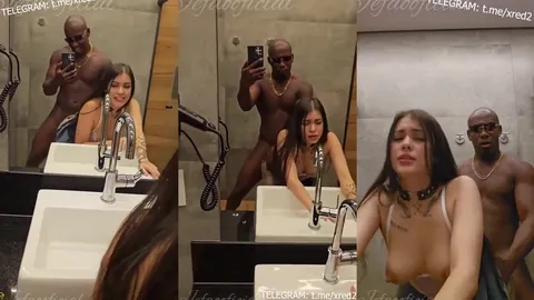 Jefão comendo a peituda em pé no banheiro
