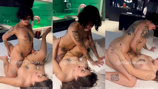 gordinha tatuada Martina Oliver fazendo tesoura com sua amiga