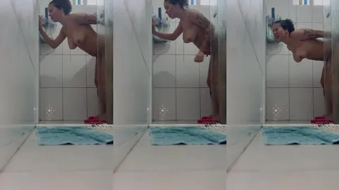 Putinha dando a bucetinha no banho pro amante