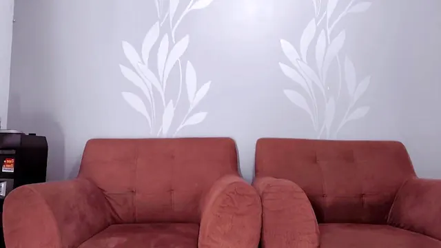 Gostosa amadora batendo siririca e gozando