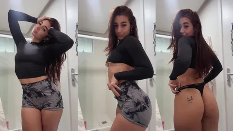 Leticia famosinha mostrando os peitos