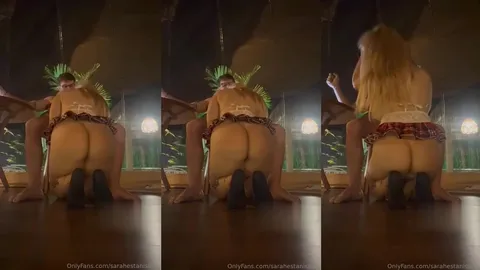 SARAH MAMANDO E MOSTRANDO O RABO GOSTOSO