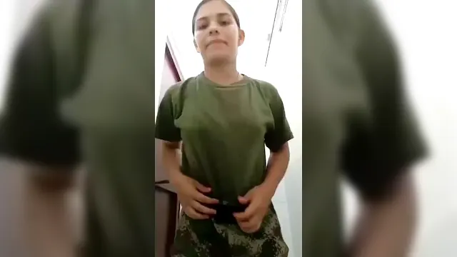 Gostosa Paraibana do exército brasileiro vazou nude