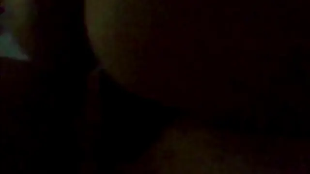 Vídeo amador de casal fodendo vaza
