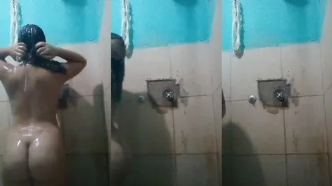 Novinha se exibindo no banho