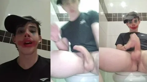 Sacudo da porra na bronha do banheiro