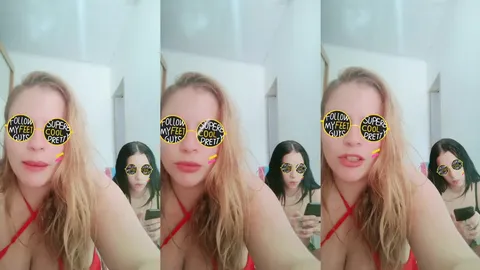 Peituda branquinha boazuda na live