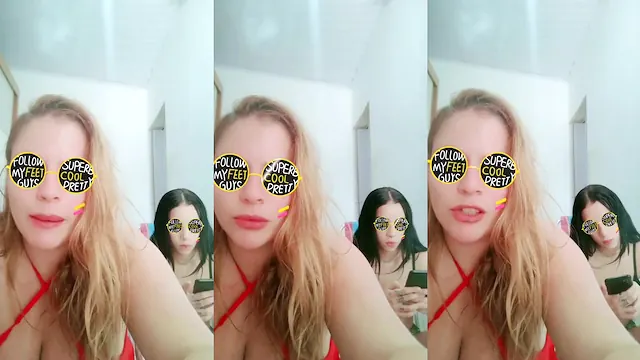 Peituda branquinha boazuda na live