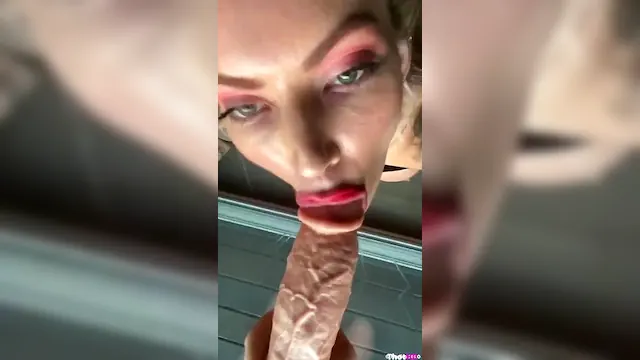 Viking Barbie sentando gostoso no pau de borracha: (essa mulher é incrível de costas)