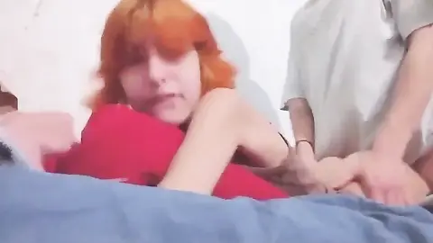 Ruivinha ninfeta branquinha fudendo com namorado