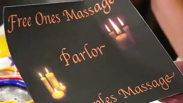 Jéssica Morgan fodida pelos massagistas na frente do Cornao