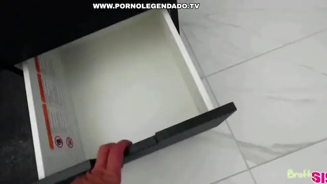 Porno Legendado – Me deixe chupar seu pau, irmão