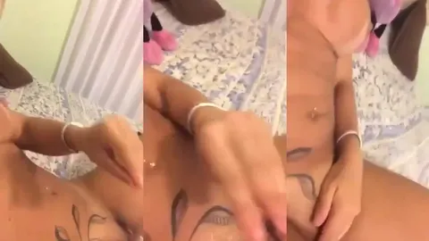 Tia gostosa pra caralho batendo siririca